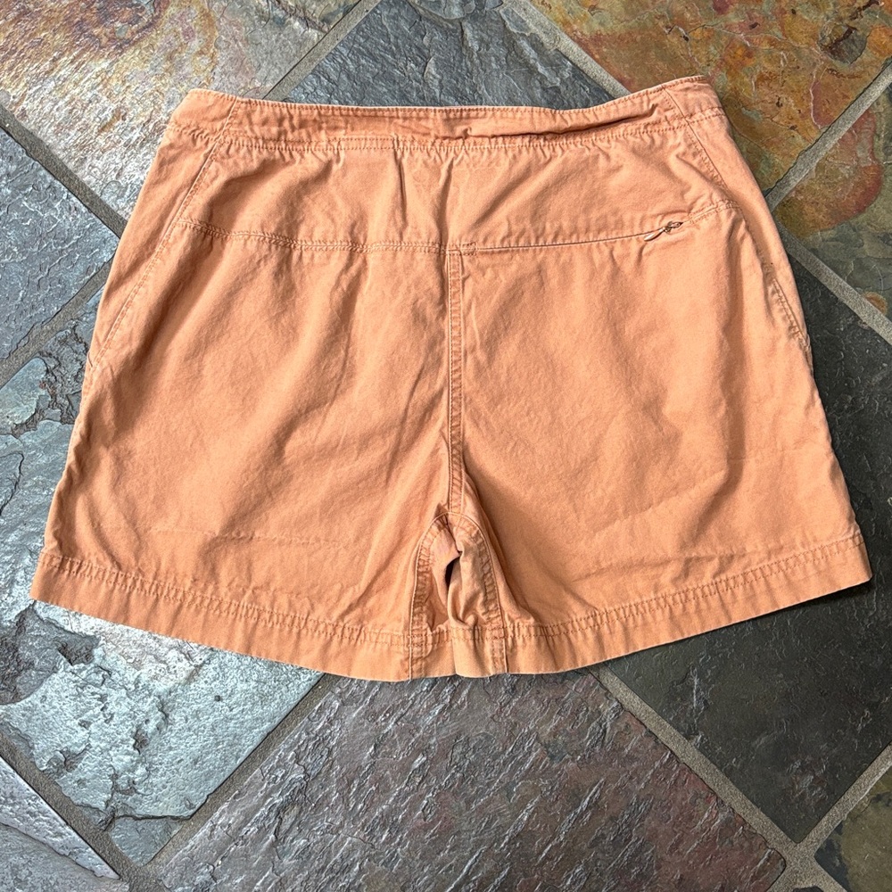 Mountain Hardware Hiking Shorts - Picture 2 of 9